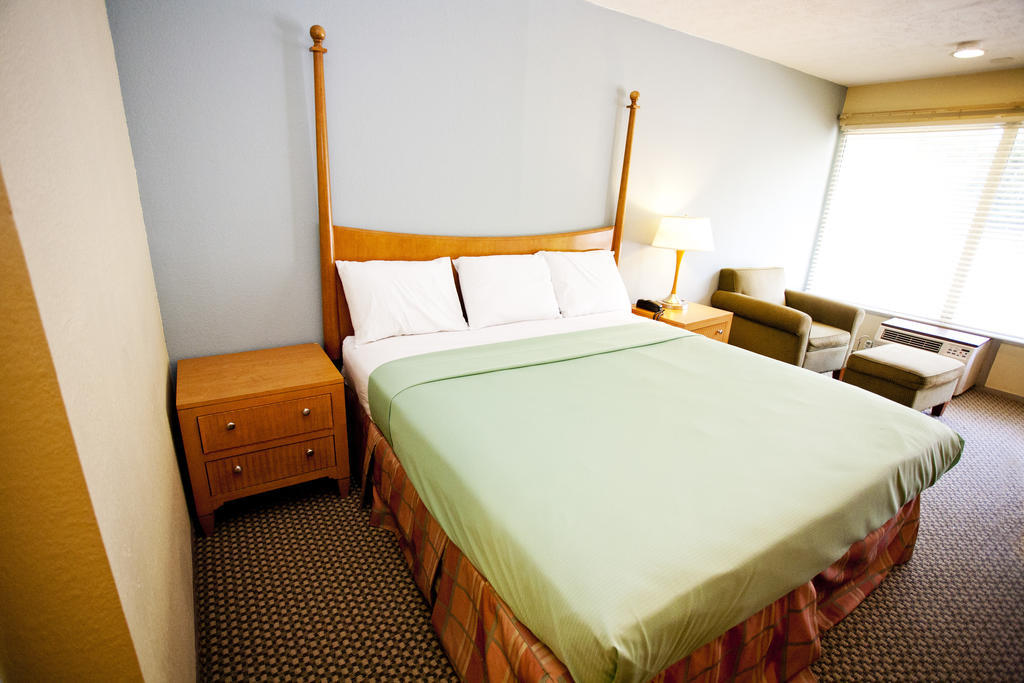 Star City Inn And Suites Ґров-Сіті Номер фото